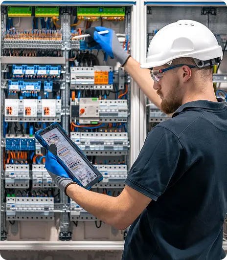 Kontrola instalacji elektrycznej w rozdzielnicy